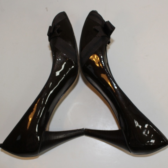 Antonio Melani Chocolate Brwn Patent Leather Pumps - Picture 7 of 7